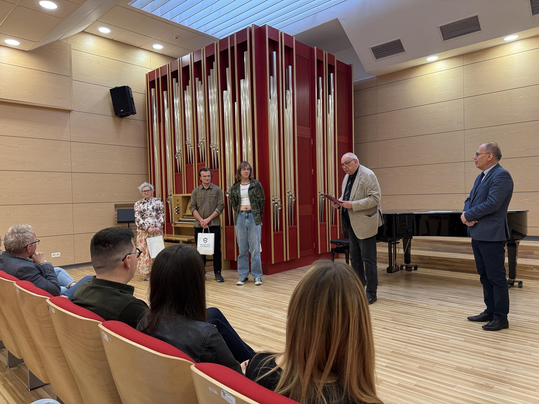 Uczestnicy i organizatorzy konkursów IJiL