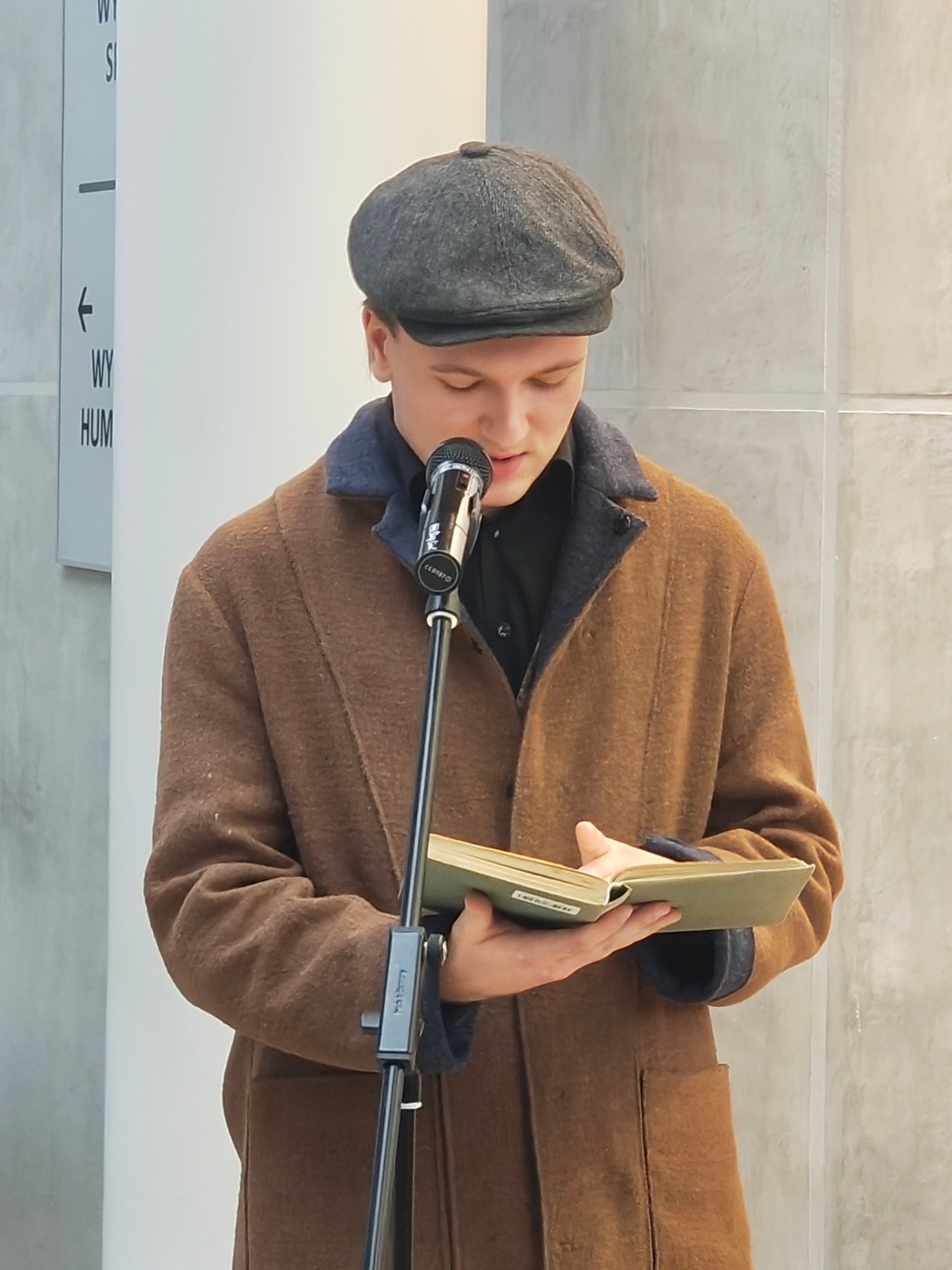 na zdjęciu Piotr Nowosielski - student filologii polskiej 