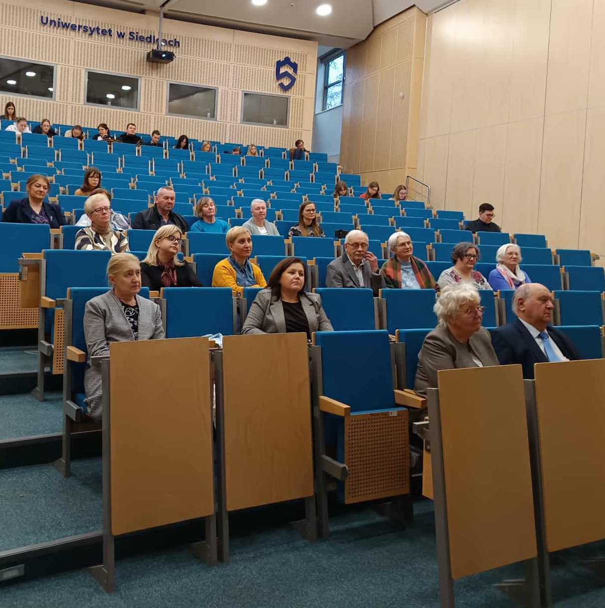 uczestnicy Otwarcie wystawy „Stefan Żeromski 1864-1925” na wykładzie prof. K. Sobolewskiej 