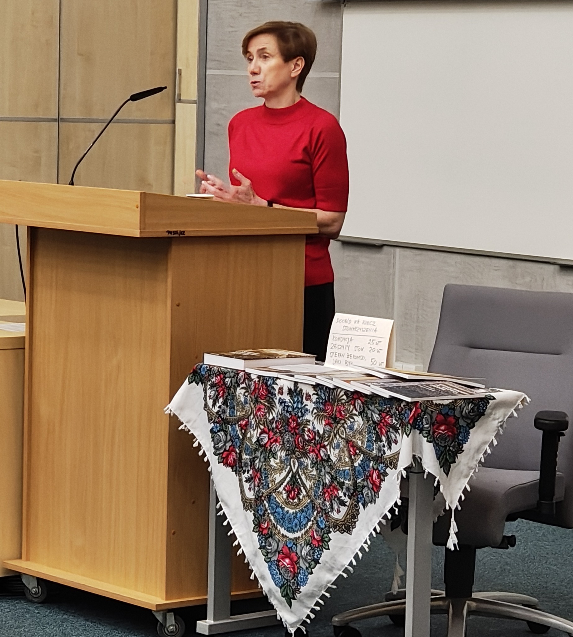 na zdjęciu prof. Katarzyna Sobolewska z Instytutu Języka Polskiego PAN