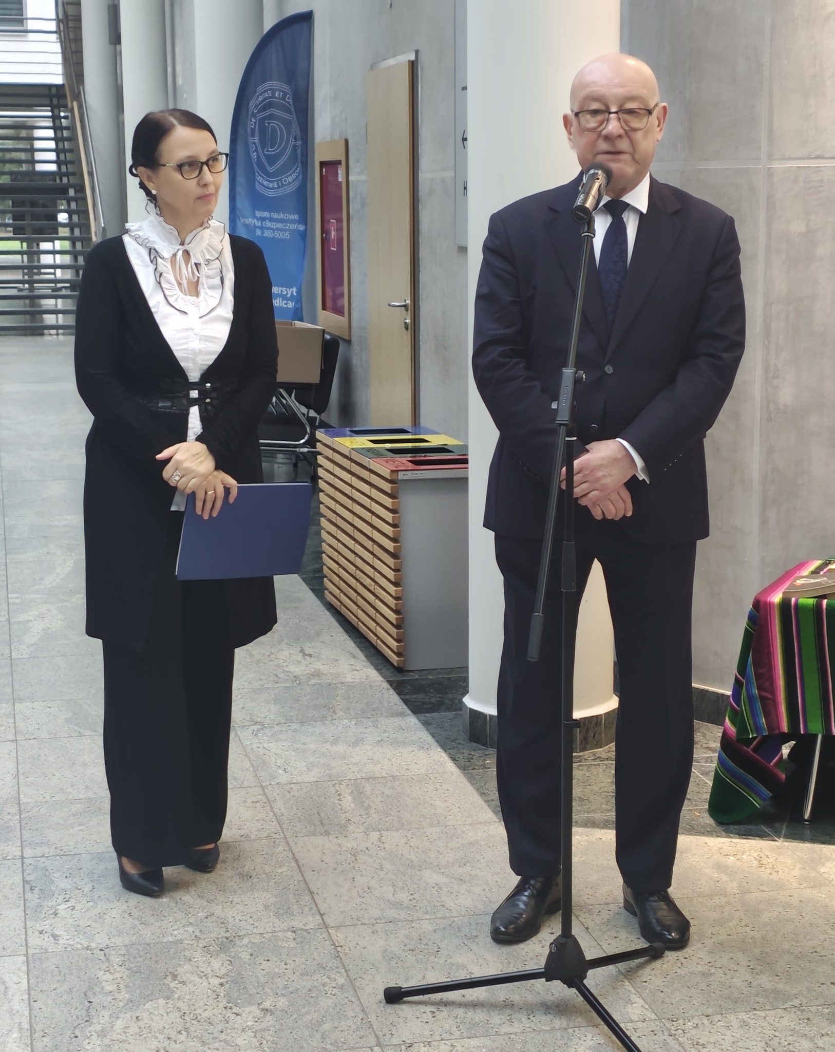 Na zdjęciu Rektor UwS prof. dr. hab. Mirosław Minkina oraz Dyrektor OJP dr hab. Barbara Stelingowska, prof. uczelni 